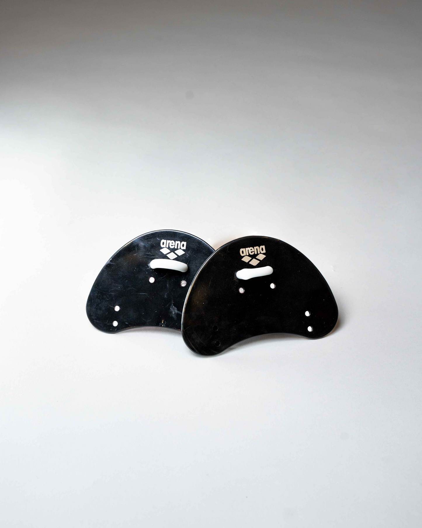 Arena Elite Finger Paddle Black (Size Small)