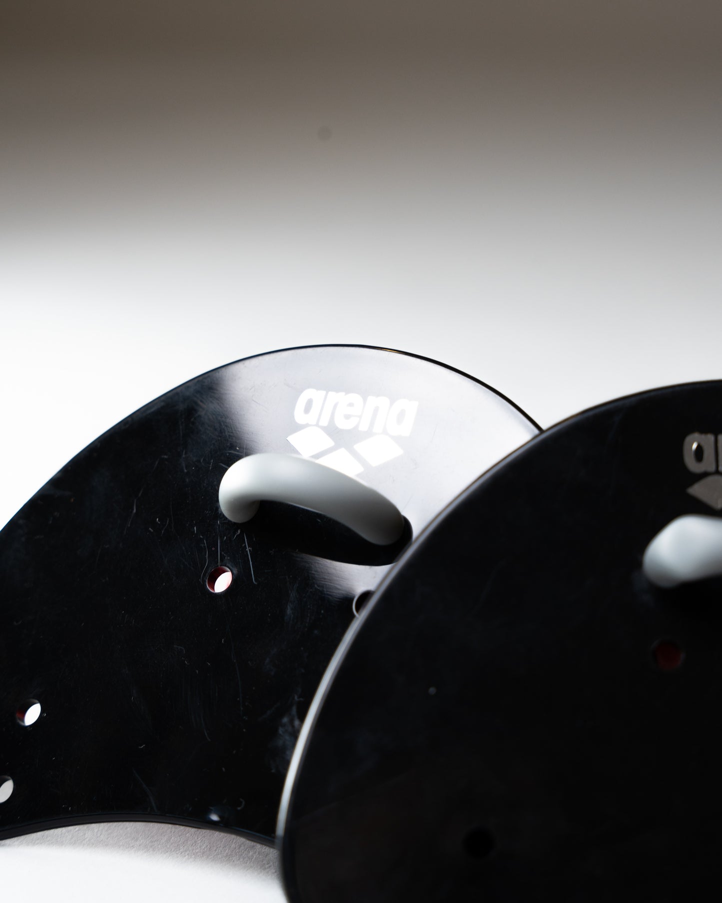 Arena Elite Finger Paddle Black (Size Small)