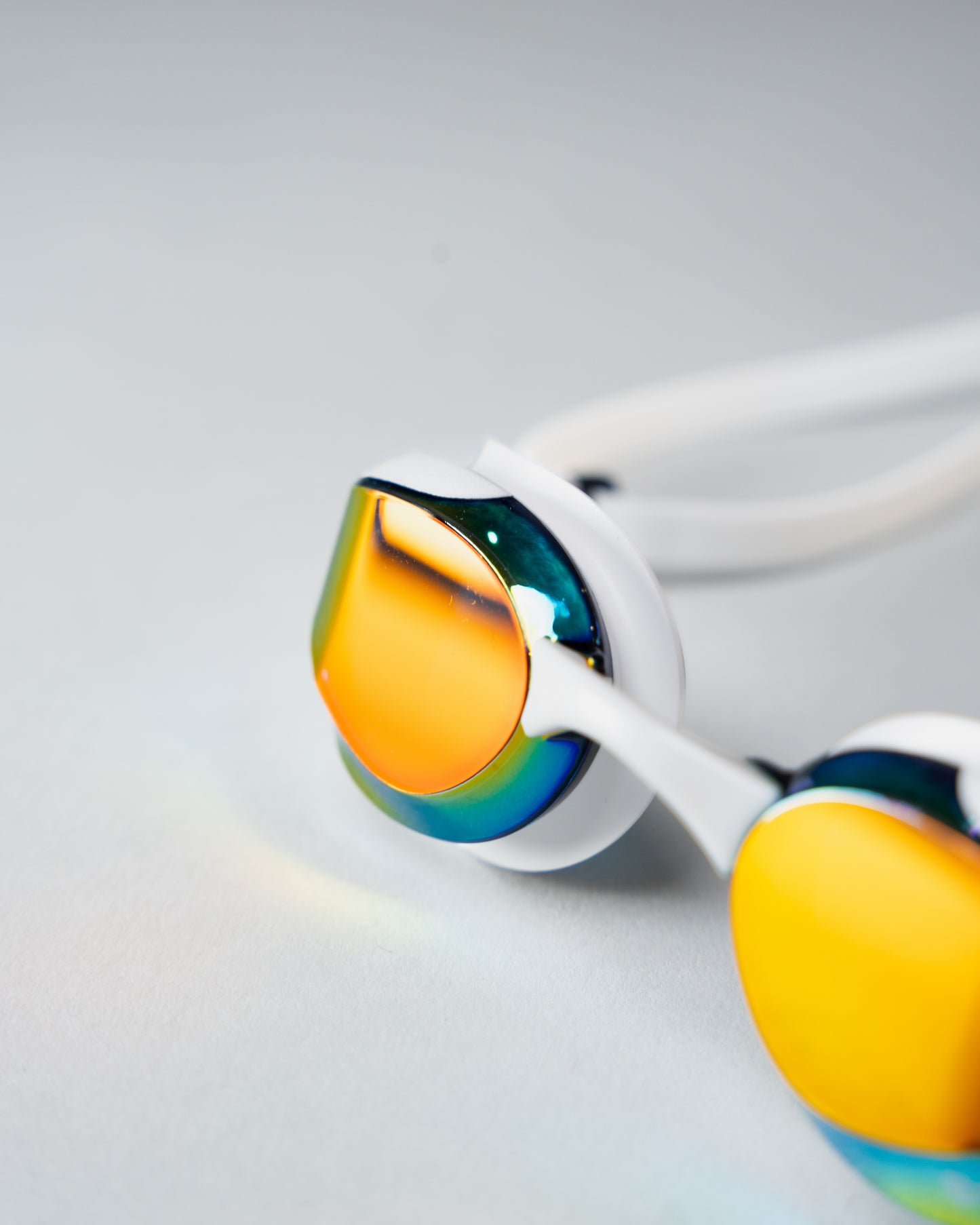 Saeko Jet Rainbow Mirror White