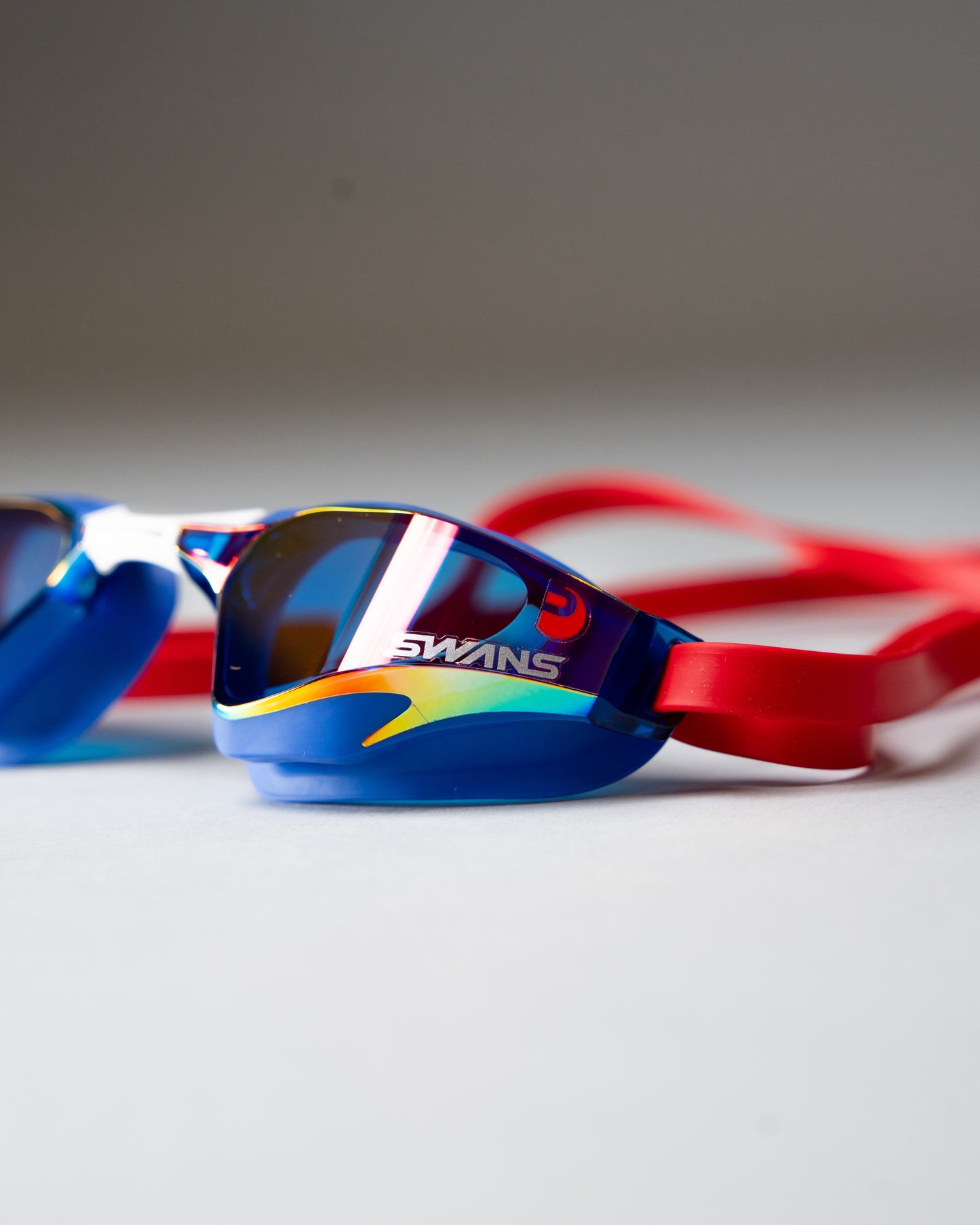 Swans Valkyrie Racing Red og Blue