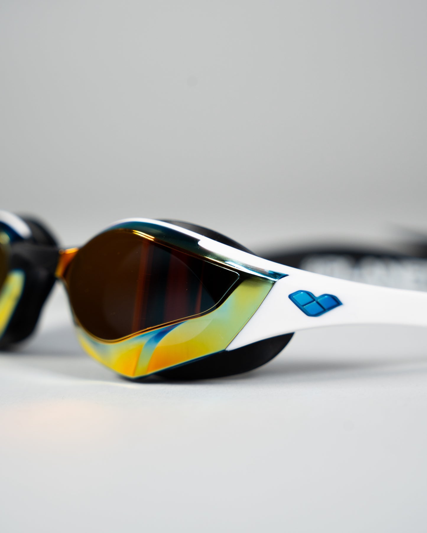 Arena Cobra Edge Swipe Mirror Gold/White/Black